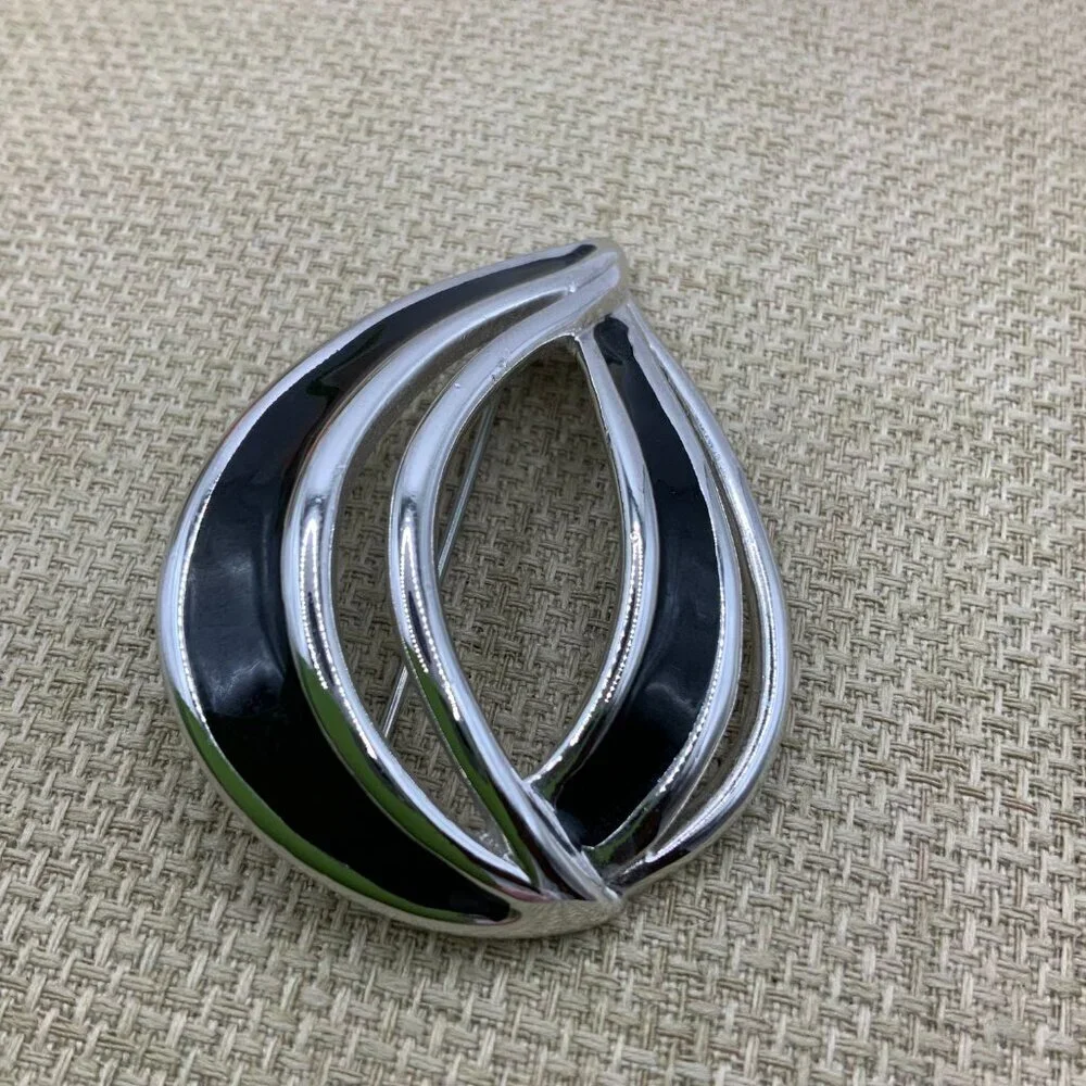 Monet Vintage Open Work Black Enamel Silver Tone Leaf Pin Brooch
